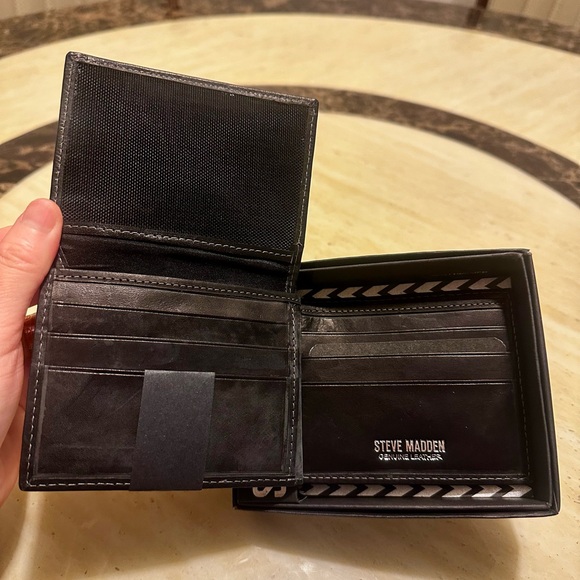 New Steve Madden Men’s Leather Wallet - Picture 3 of 4